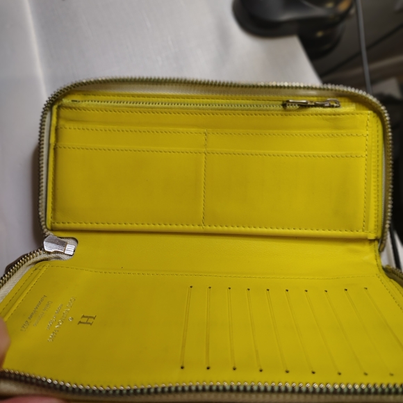 Louis Vuitton Yellow Wallet - Picture 8 of 16
